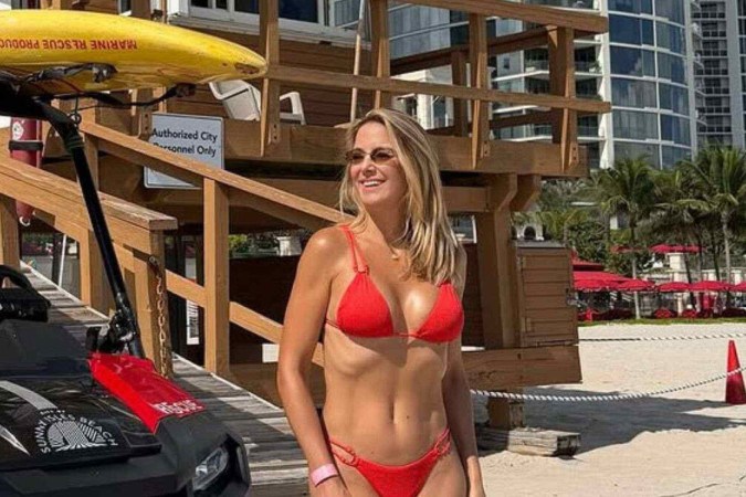De biquíni vermelho, Ticiane Pinheiro aproveita férias em Miami e recebe elogios -  (crédito: Observatório dos Famosos)