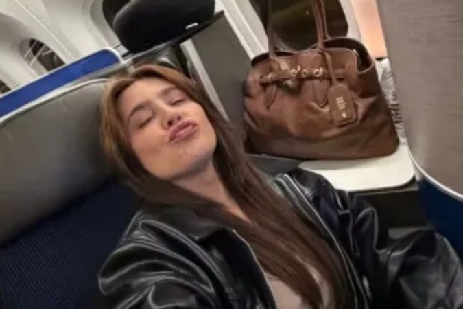 De biquíni preto, Lauana Prado impressiona ao mostrar ‘supercoxas’ -  (crédito: Observatório dos Famosos)