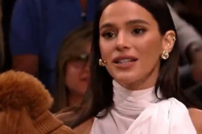 Bruna Marquezine diz ter “guarda compartilhada” de cães com ex famoso -  (crédito: Observatório dos Famosos)