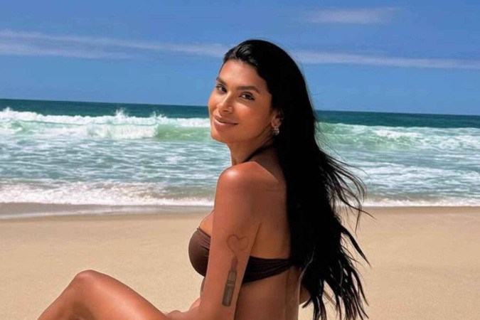 Solteira, Pocah surge de biquíni em fotos e bumbum sarado rouba a cena -  (crédito: Observatório dos Famosos)