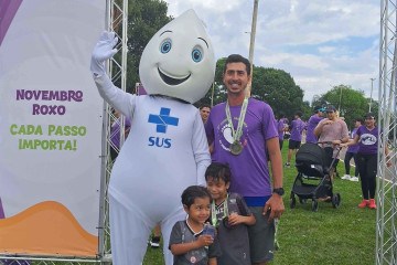 Caio Bonfim esteve no evento ao lado dos filhos. ZÉ GOTINHA TAMBÉM PARTICIPOU DA CORRIDA  -  (crédito: Ricardo Daehn / CB DA Press)
