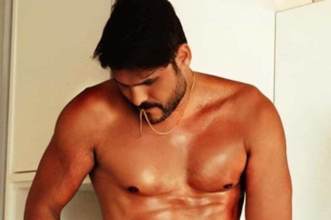 Marcelo Bimbi, ex-marido de Nicole Bahls, surge pelado em foto e anuncia estreia em plataforma de conteúdo adulto -  (crédito: Observatório dos Famosos)