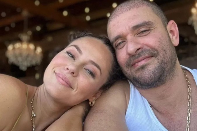 Diogo Nogueira revela como pretende conciliar rotina do Carnaval com Paolla Oliveira -  (crédito: Observatório dos Famosos)