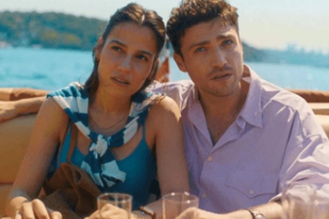 Romance da Netflix explora choque cultural e busca por identidade -  (crédito: Obeservatório da TV)