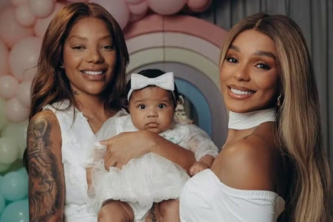 Ludmilla e Brunna Gonçalves mostram cliques em família no mesversário de Zuri -  (crédito: Observatório dos Famosos)