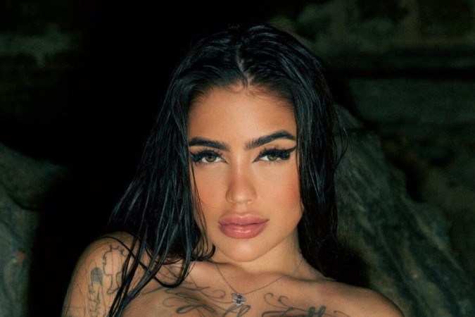 MC Mirella posa nua e usa emoji minúsculo para esconder parte íntima -  (crédito: Observatório dos Famosos)