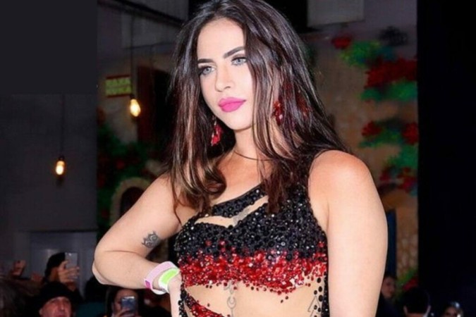 Musa do Flamengo abaixa a calcinha no meio do campo de futebol e agita torcedores -  (crédito: Observatório dos Famosos)