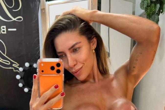 Tati Minerato puxa biquíni de fita e exibe marquinha sexy do bronzeado -  (crédito: Observatório dos Famosos)