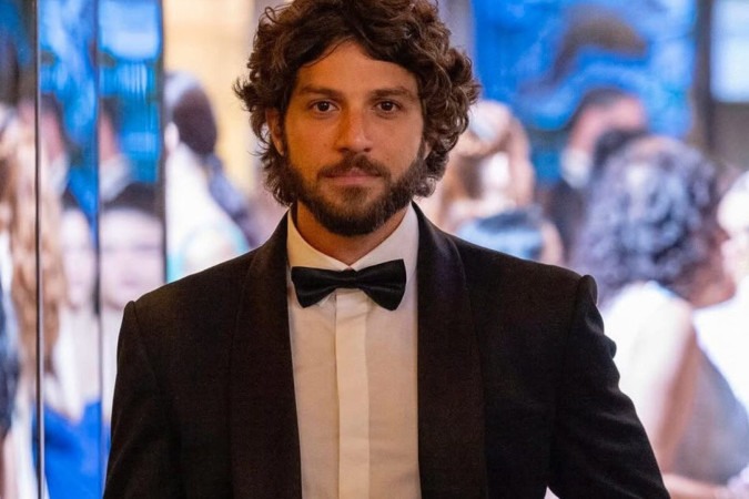 Chay Suede é escalado como protagonista da próxima novela de Walcyr Carrasco -  (crédito: Observatório dos Famosos)