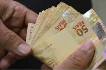 Desde o dia 1/01, o salário mínimo passou a ser de R$ 1.621 -  (crédito: Marcello Casal Jr/Agência Brasil)