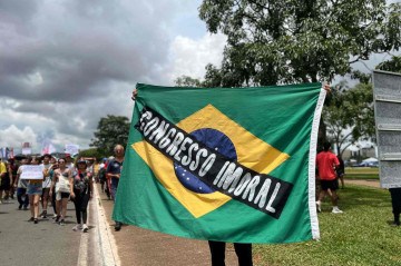 Manifestação contra a PL da Dosimetria em Brasília reúne cerca de 5 mil - (crédito: Fernanda Strickland/CB/D.A Press) Manifestação contra a PL da Dosimetria em Brasília reúne cerca de 5 mil - (crédito: Fernanda Strickland/CB/D.A Press)