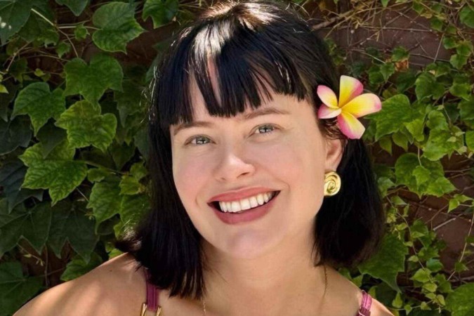 Mari Bridi posa de biquíni e celebra aniversário de 41 anos com ensaio no quintal -  (crédito: Observatório dos Famosos)