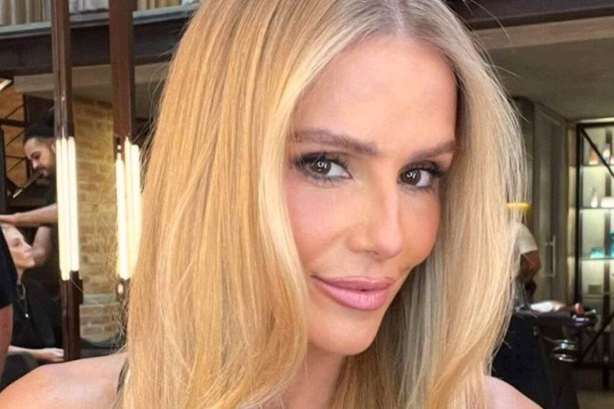 Após renovar o visual, Deborah Secco surge de biquíni curtindo o verão em grande estilo -  (crédito: Observatório dos Famosos)