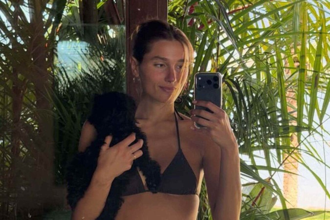 Sasha Meneghel faz topless na praia e impressiona internautas -  (crédito: Observatório dos Famosos)