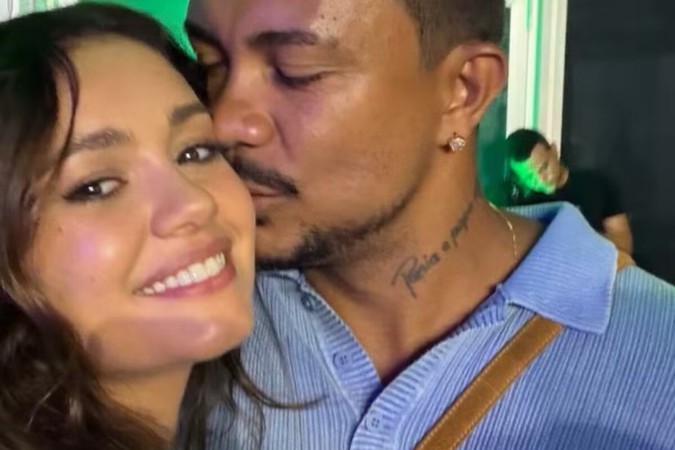 Apaixonados! Sophie Charlotte e Xamã curem show agarradinhos -  (crédito: Observatório dos Famosos)