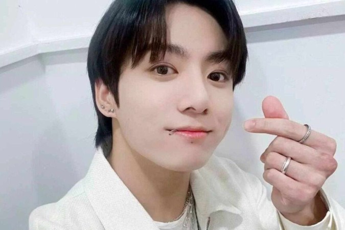 Jungkook, do BTS, se pronuncia após fã brasileira ser presa por tentar persegui-lo -  (crédito: Observatório dos Famosos)