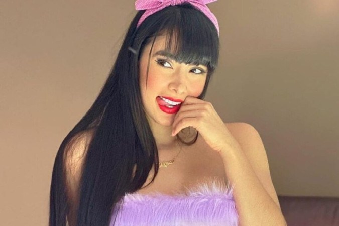 Sem calcinha? Juliana Bonde faz pose atrevida em cima da cama e incendeia o clima -  (crédito: Observatório dos Famosos)