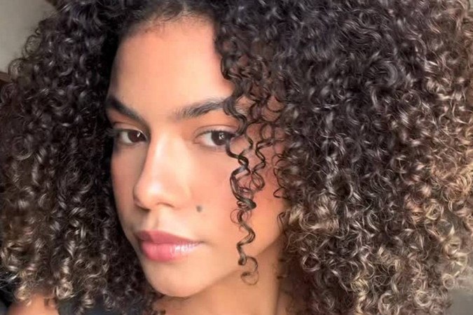 Alana Cabral assume relacionamento à distância com ator: “Algo novo para mim” -  (crédito: Observatório dos Famosos)