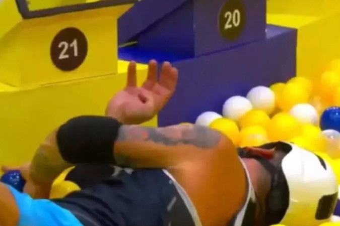 BBB 26: Henri Castelli tem convulsão durante prova e brothers ficam desesperados -  (crédito: Observatório dos Famosos)