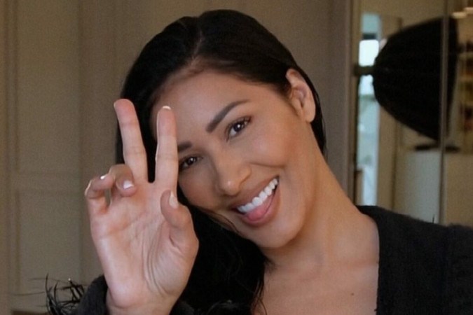 Sem nada por baixo, Simaria sensualiza de roupão e faz clima esquentar na web -  (crédito: Observatório dos Famosos)