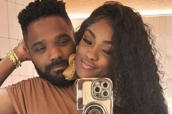 Erika Januza revela bastidores do início do namoro com Arlindinho: “Foi um presente” -  (crédito: Observatório dos Famosos)