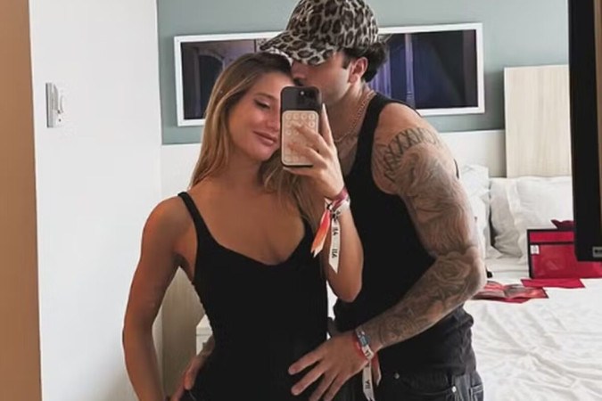 Bruna Griphao mostra novo namorado ao chegar em Salvador para curtir o Carnaval -  (crédito: Observatório dos Famosos)