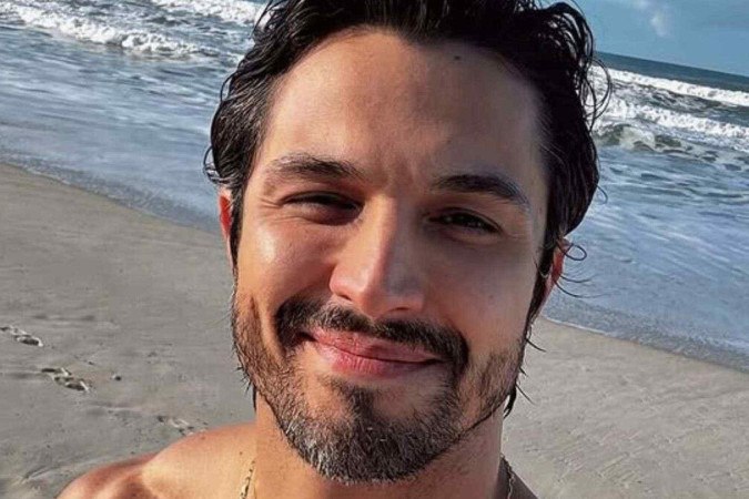 Sucesso em Três Graças, Romulo Estrela protagoniza ensaio ousado e faz a temperatura subir nas redes sociais -  (crédito: Observatório dos Famosos)