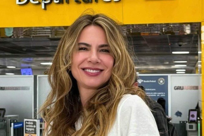 Luciana Gimenez surge de lingerie transparente e mostra curvas perfeitas -  (crédito: Observatório dos Famosos)