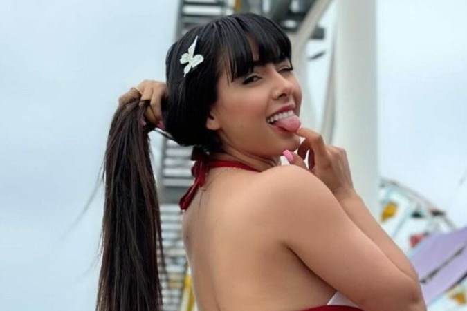 Juliana Bonde seduz de fio-dental e provoca clima quente ao exibir bumbum arrebitado -  (crédito: Observatório dos Famosos)