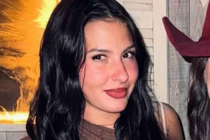 Ana Castela vai no aniversário de sósia e web se confunde: ‘Quem é quem?’ -  (crédito: Observatório dos Famosos)