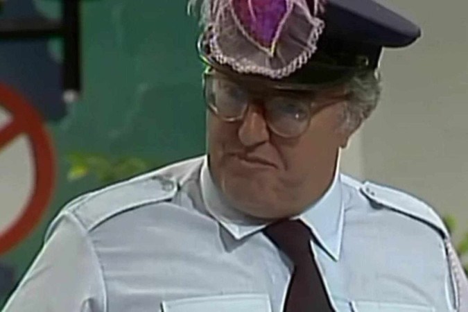 Aos 83 anos, morre Roberto Marquis, eterno Guarda Juju de A Praça é Nossa -  (crédito: Obeservatório da TV)