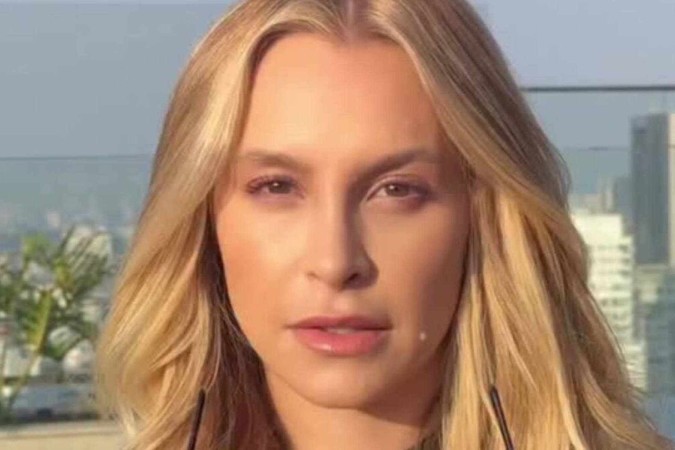 De biquíni, Carla Diaz curte dia de descanso na piscina e exibe bumbum definido -  (crédito: Observatório dos Famosos)