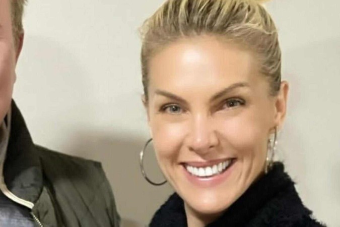 Ana Hickmann compartilha fotos raras com o irmão caçula e detalhe chama atenção -  (crédito: Observatório dos Famosos)
