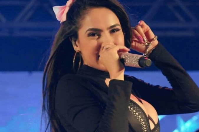 Fã oferece presente polêmico para Juliana Bonde e cantora toma atitude -  (crédito: Observatório dos Famosos)