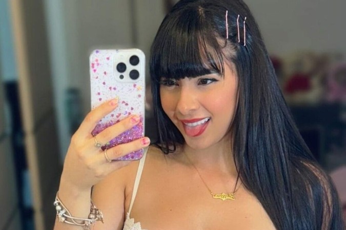 De fio-dental, Juliana Bonde empina o bumbum e faz clima esquentar na web -  (crédito: Observatório dos Famosos)