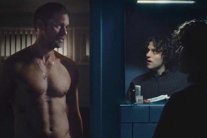 Cena de nudez frontal do ator Alexander Skarsgård no filme Pillion é censurada e vira assunto nas redes sociais -  (crédito: Observatório dos Famosos)