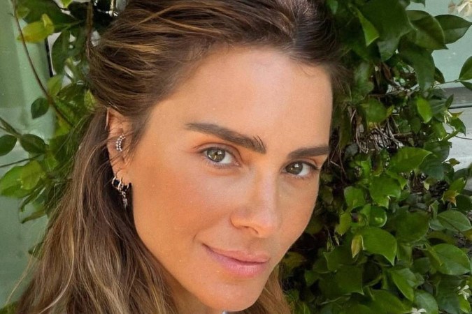 Carolina Dieckmmann dispara contra julgamentos sobre o corpo e desabafa: “É absurdo” -  (crédito: Observatório dos Famosos)