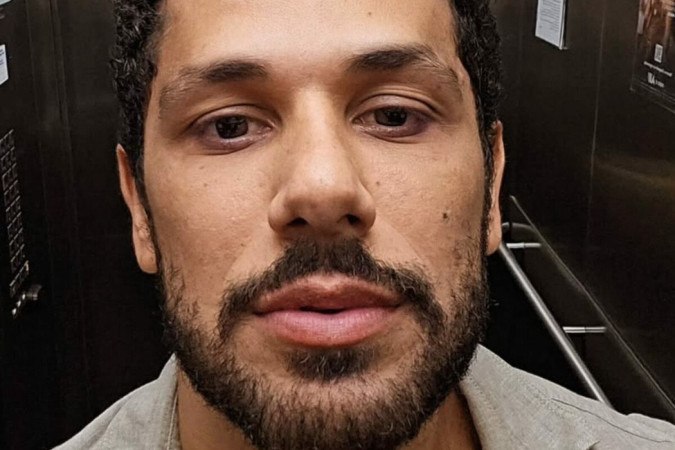 Amaury Lorenzo, de Três Graças, faz selfie de cueca branca e mostra volume saliente -  (crédito: Observatório dos Famosos)