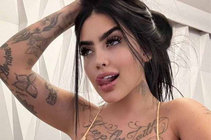 MC Mirella posta foto seminua e bumbum tatuado chama atenção -  (crédito: Observatório dos Famosos)