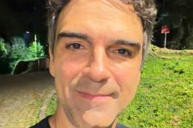 Em vídeo, Tadeu Schmidt faz forte desabafo após morte de Oscar Schmidt: “Referência” -  (crédito: Observatório dos Famosos)