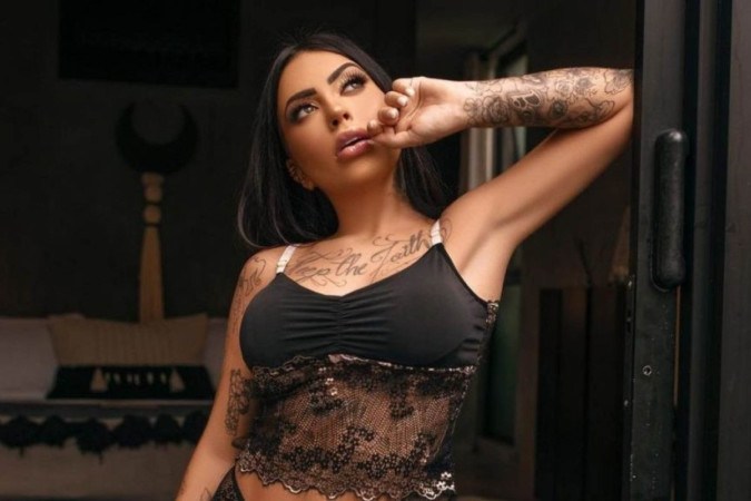 MC Mirella dá puxadinha sexy no biquíni e quase mostra demais em vídeo -  (crédito: Observatório dos Famosos)