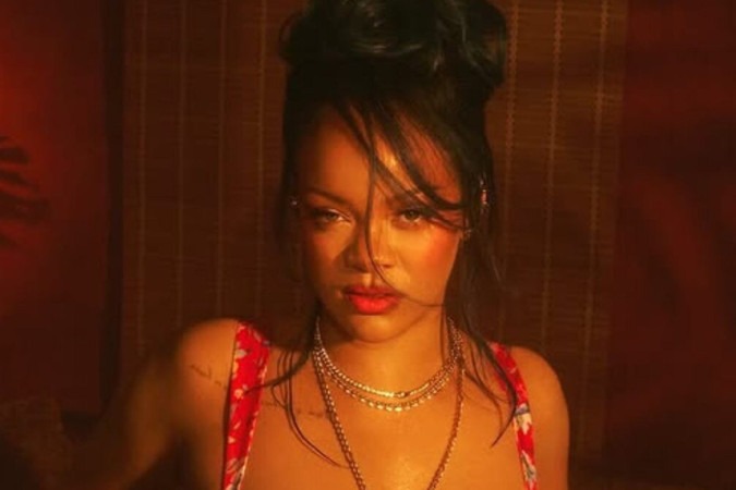 Rihanna surge de lingerie em novas fotos e bumbum rouba a cena -  (crédito: Observatório dos Famosos)
