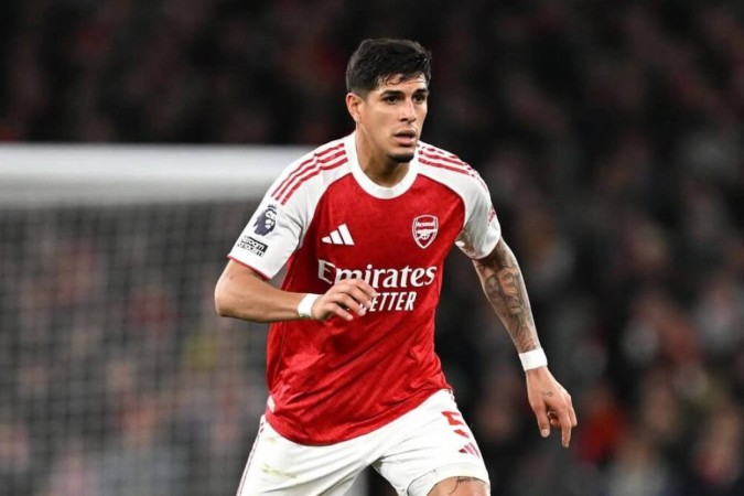 Jogador do Arsenal protagoniza nude durante partida de futebol e vídeo vira assunto nas redes sociais -  (crédito: Observatório dos Famosos)