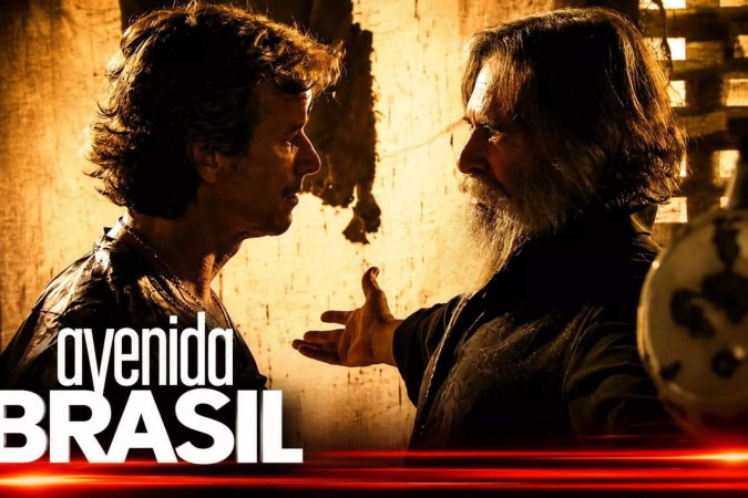 Max e Nilo saem no tapa no lixão após troca de acusações em Avenida Brasil -  (crédito: Obeservatório da TV)