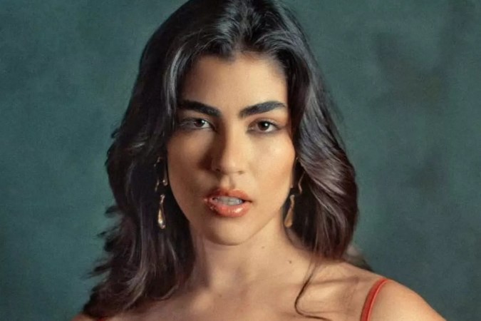 Cantora posa quase nua após diagnóstico de câncer e emociona web: “Cicatrizes difíceis” -  (crédito: Observatório dos Famosos)