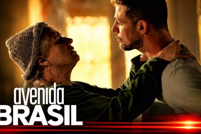 Jorginho pressiona Lucinda pela verdade sobre Nina e faz acusação cruel em Avenida Brasil -  (crédito: Obeservatório da TV)