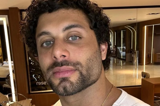 Ousado, Jesus Luz posta foto pelado e anima web: “Gostoso” -  (crédito: Observatório dos Famosos)