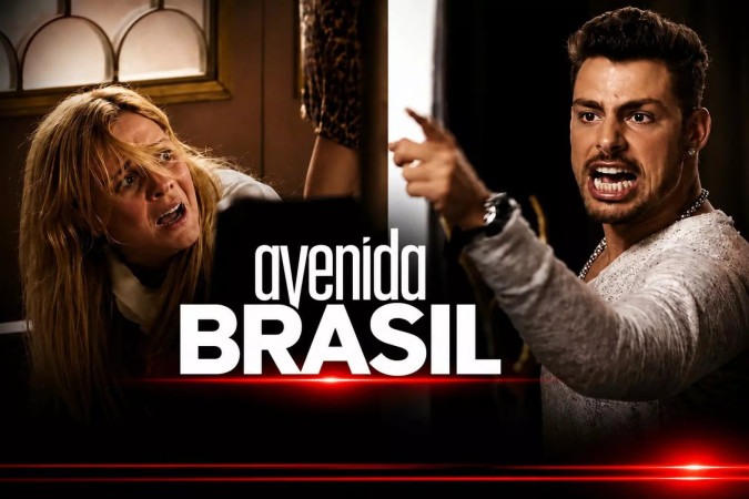 Jorginho descobre que Carminha é sua mãe biológica e protagoniza escândalo público contra a vilã em Avenida Brasil -  (crédito: Obeservatório da TV)