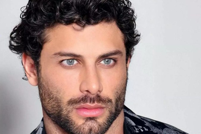Ex-namorado de Madonna posa pelado e provoca imaginação dos fãs: “Que homem lindo” -  (crédito: Observatório dos Famosos)