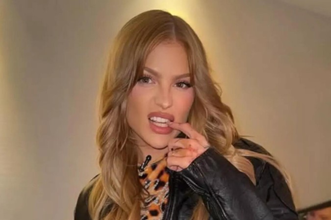 Luísa Sonza se exibe de biquíni em cima da cama e incendeia o clima nas redes sociais -  (crédito: Observatório dos Famosos)